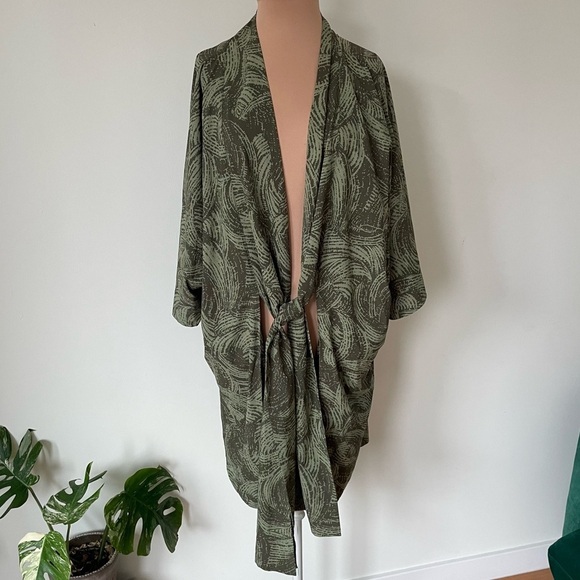 Lululemon Yoga Haven Kimono Mini Wavy Desert Olive Fatigue Green Cardigan EUC 10 - Picture 5 of 12